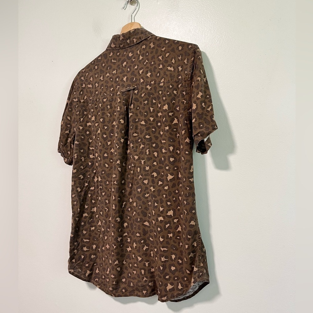 Vintage Re-Mastered Leopard Print Button-Up Shirt Unisex XS - Picture 11 of 13